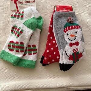 Festive Green & Red Aloe Socks, BNWT